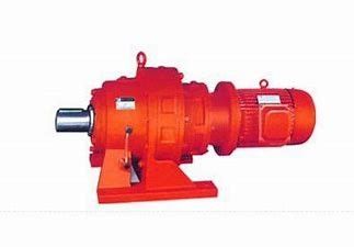 1400 vòng / phút Bánh răng lốc xoáy 0,3 vòng / phút đến trục 147 vòng / phút Được lắp